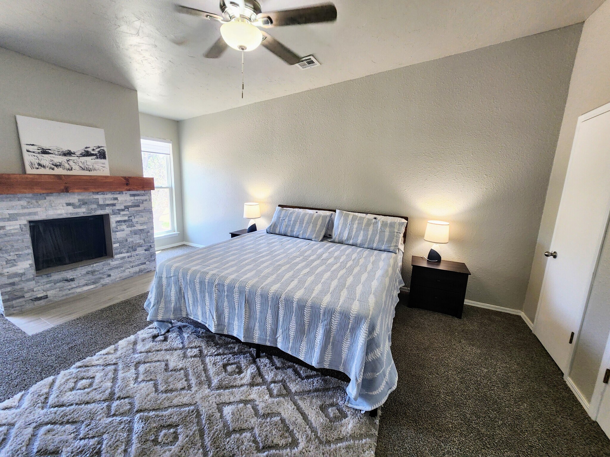 Upstairs Master Bedroom - 4716 Hemlock Cir