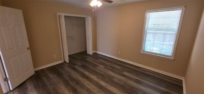 Building Photo - 2655 Westbury Ct
