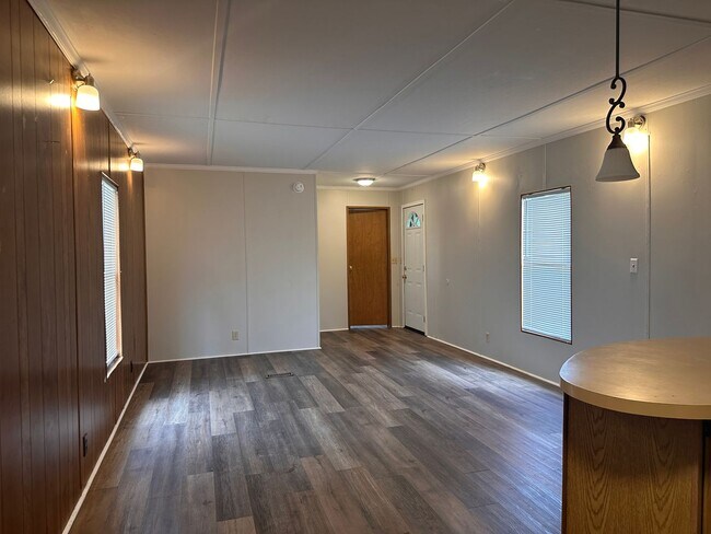 Building Photo - Awesome 2/2 Trailer in Westlake for rent!