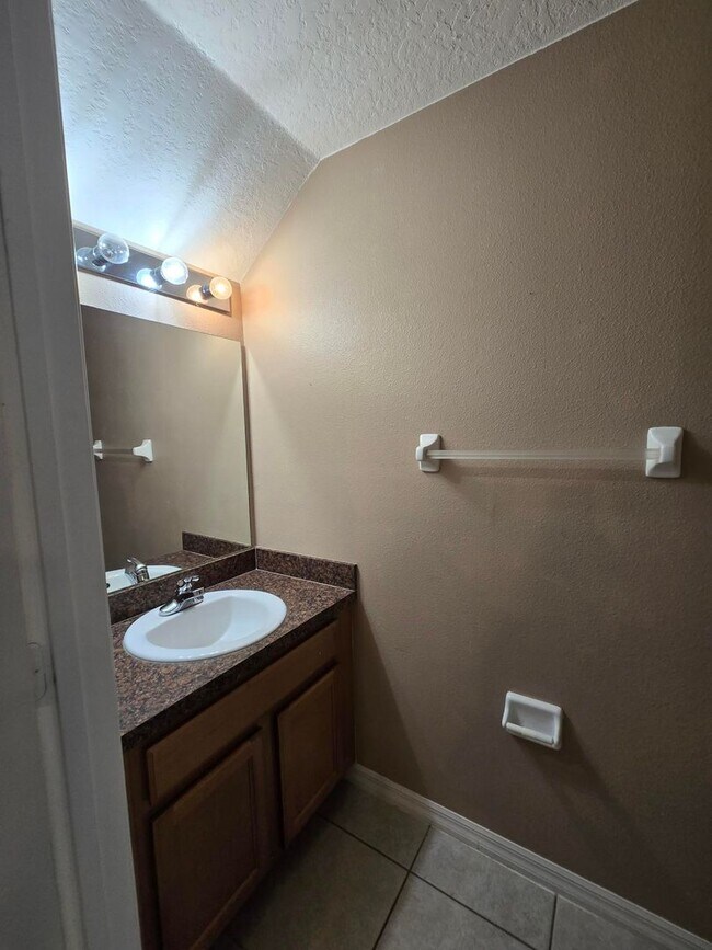 Building Photo - 8533 Gablebend Way