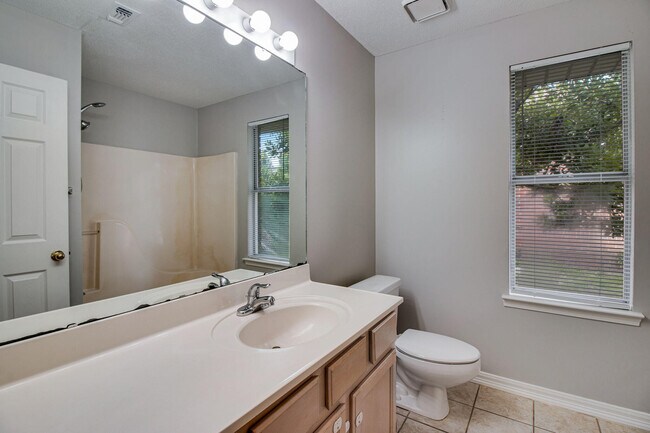 Building Photo - 404 Ridge Wood Cir