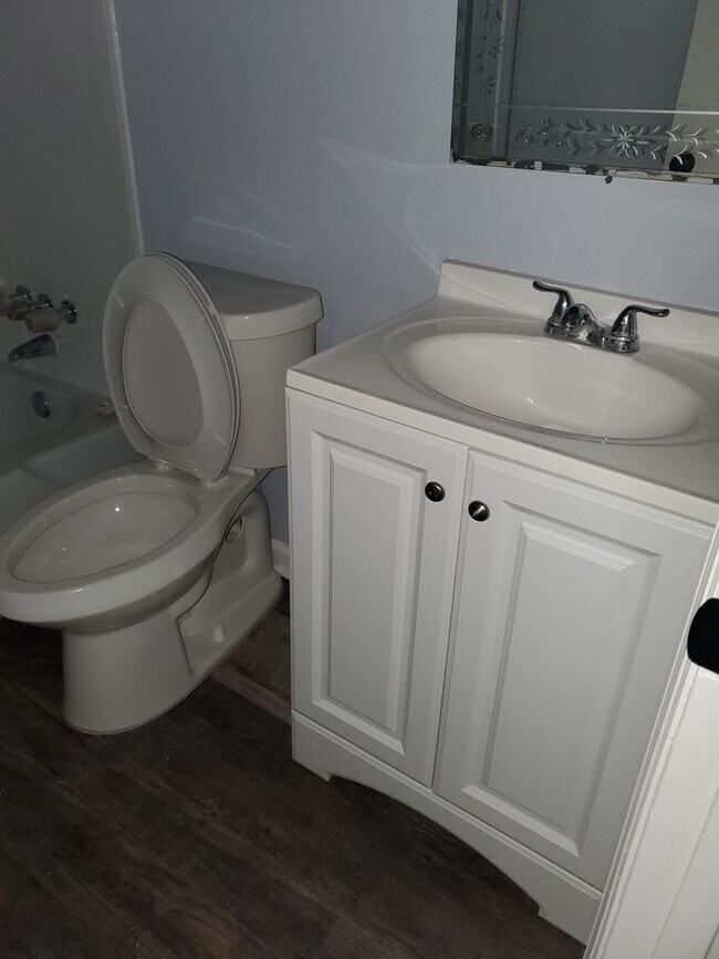 Building Photo - Spacious, quiet neighborhood