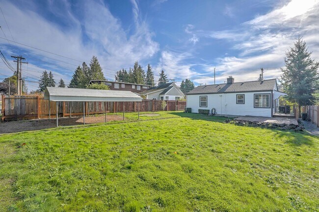 Building Photo - Impressive Home - Remodeled throughout!
