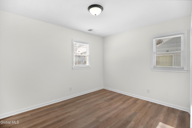 Building Photo - 3 Miracle Ln