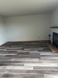 Building Photo - 2 Bedroom Apartment