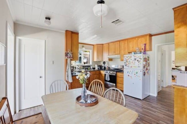 Building Photo - 811 Mission St