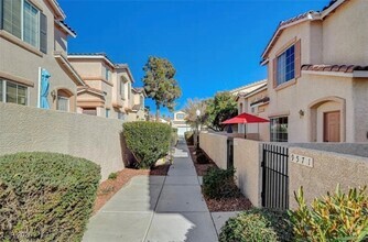 Building Photo - 9567 Belle Reserve St
