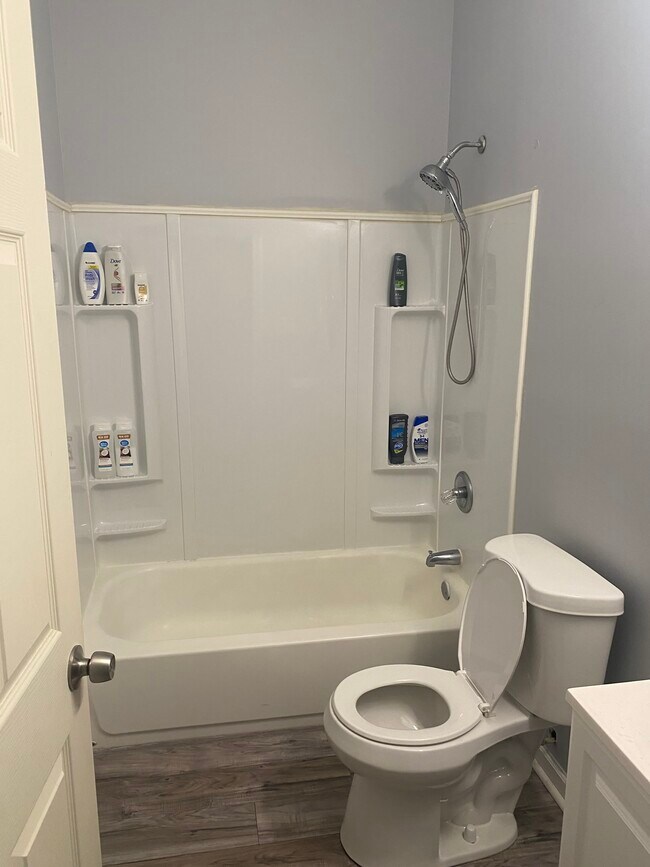 Building Photo - 3209 Iowa Ave