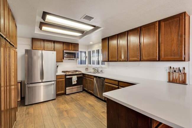 Building Photo - Must See 4 bedroom 2 bath Home