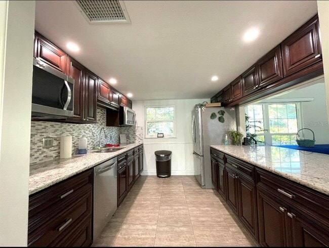 Building Photo - 920 Virginia St