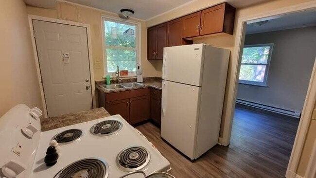 Building Photo - 465 W 3rd St