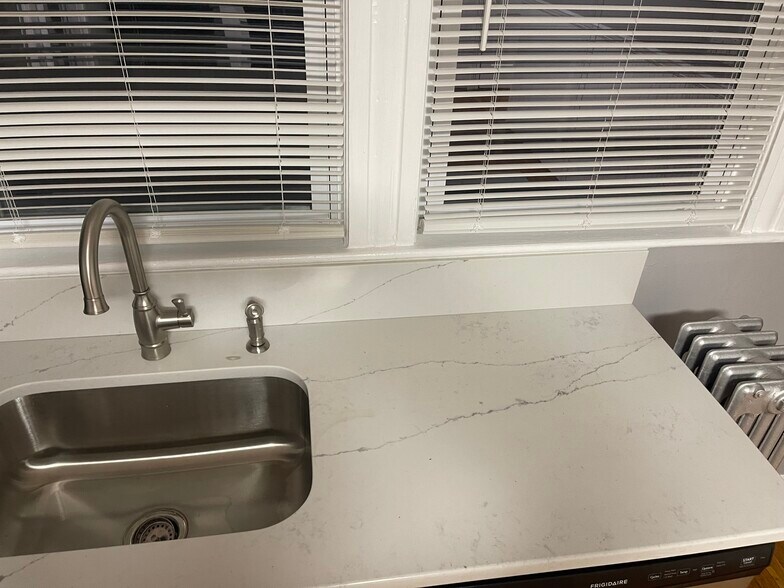 Building Photo - 84 Endicott St