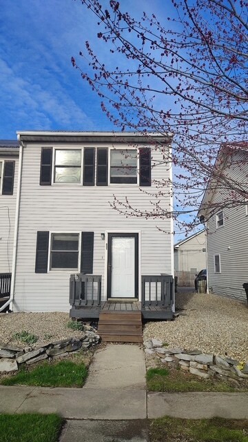 Building Photo - 1023 West Dr