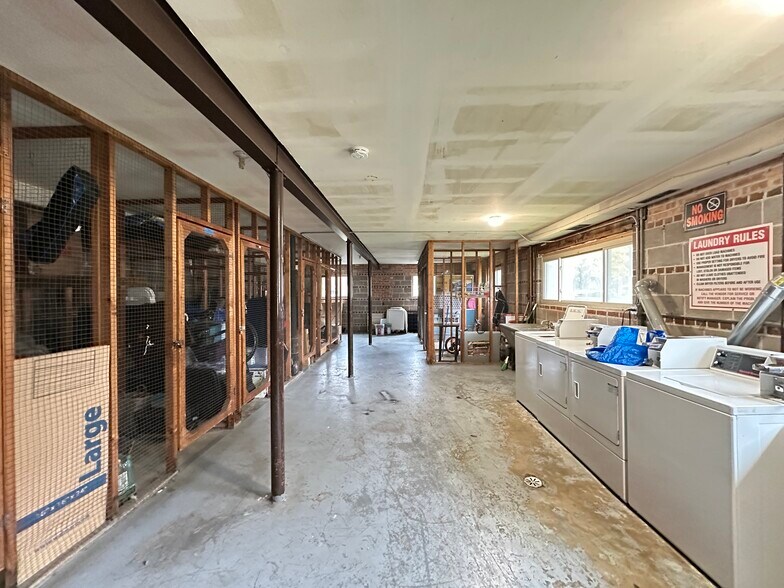 Building Photo - 1004 S River Rd