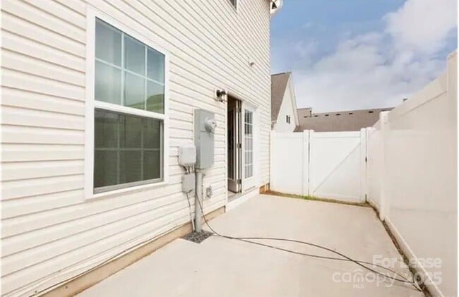 Building Photo - 7429 White Elm Ln