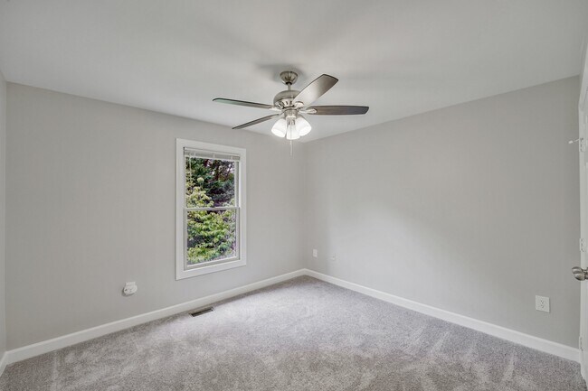 Building Photo - 4287 Exeter Dr