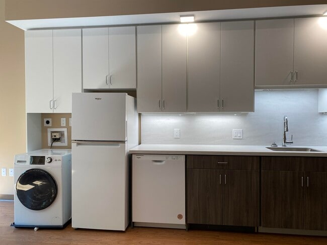 Building Photo - 83 Hanover St