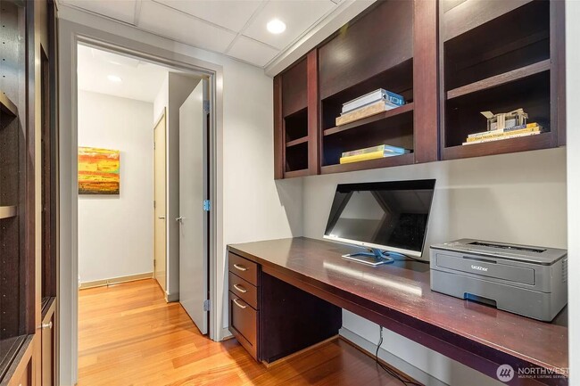 Building Photo - 1000 1st Ave