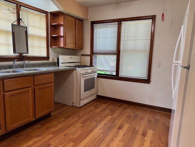 Building Photo - 2644 E Lawn Ct
