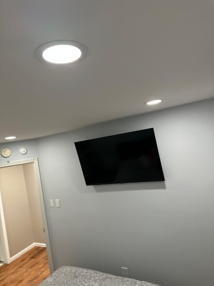 Building Photo - 261 Devon Way