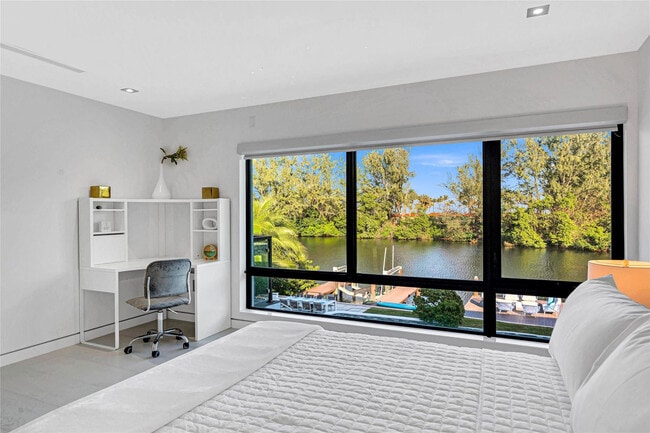 Building Photo - 1430 S Ocean Dr