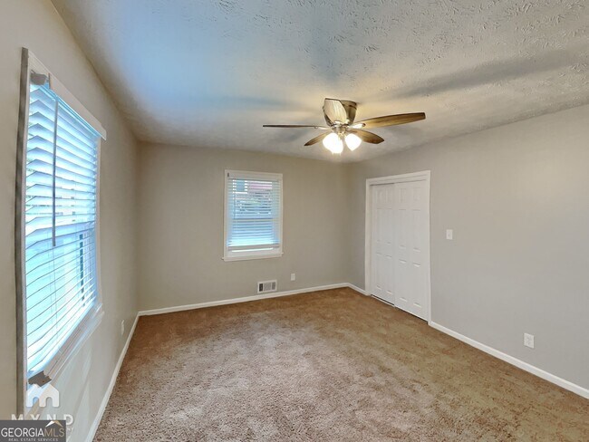 Building Photo - 3821 Rex Cir