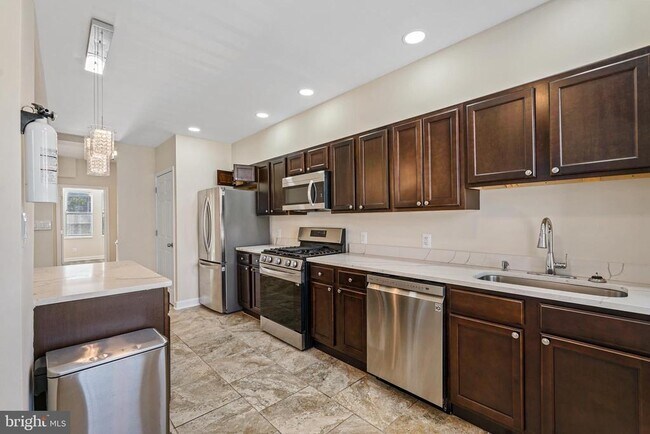 Building Photo - 2509 Linden Ave