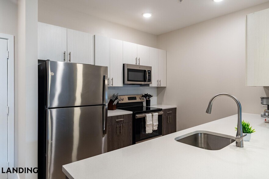 Building Photo - 100 Lexington St