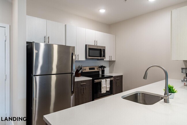 Building Photo - 100 Lexington St