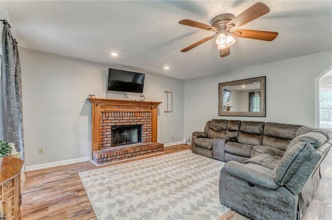 Building Photo - 58 Regent Ct