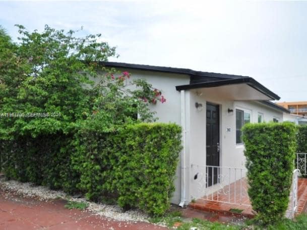 Building Photo - 2401 SW 31st Ave