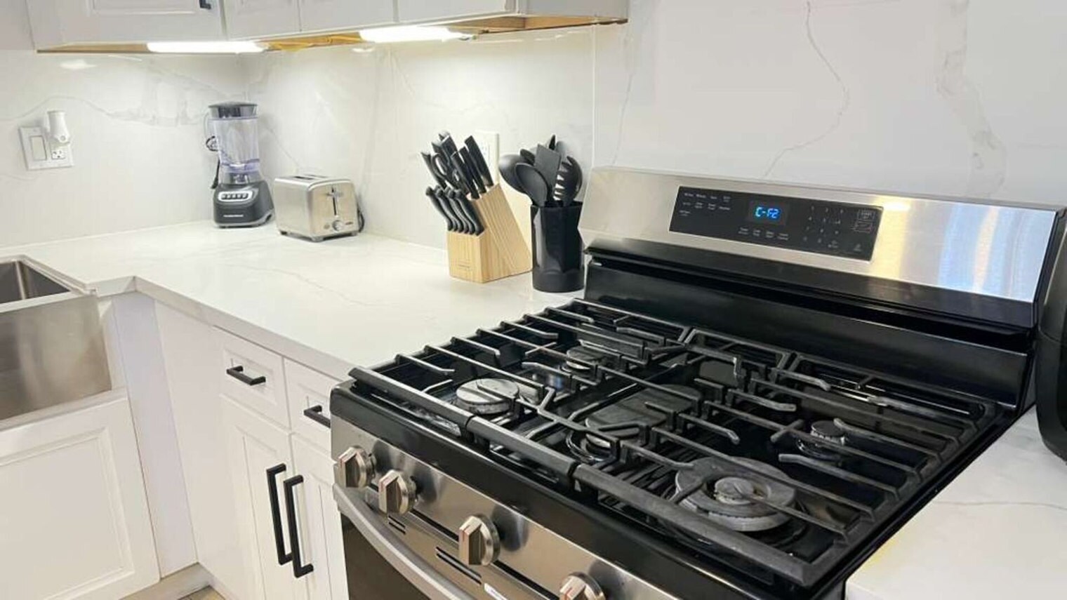 Building Photo - 1059 Gillespie Dr