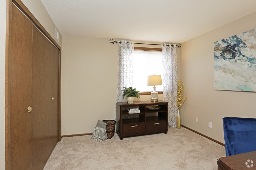 2BR, 1.5BA - Cypress/1,000 SF - Bedroom - Country Club Village Apartments
