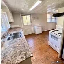 Building Photo - 406 Custis St