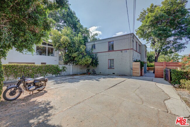 Building Photo - 2710 Bellevue Ave