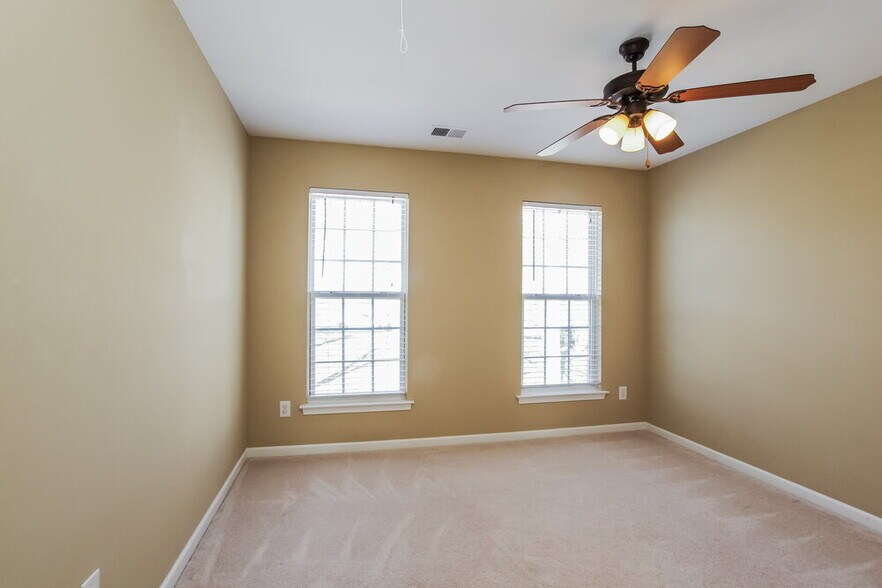Building Photo - 3000 Linstead Dr