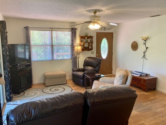 Building Photo - 6385 S Westview Dr