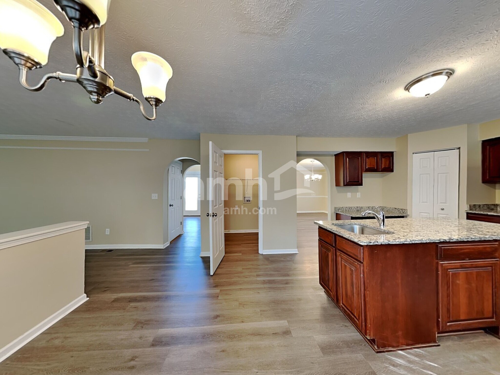 Building Photo - 80 Simsbury Ct