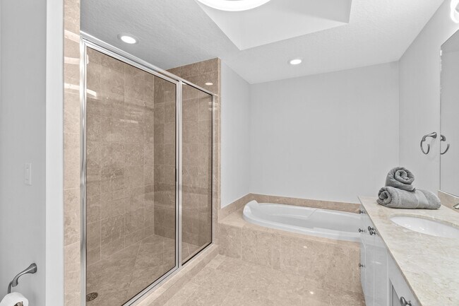 Building Photo - 701 S Olive Ave