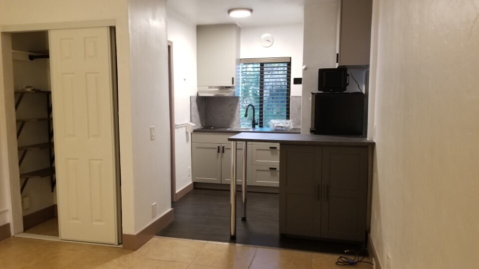 Building Photo - 515 S 20th Ave