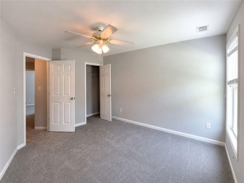 Building Photo - 2268 White Alder Dr NE