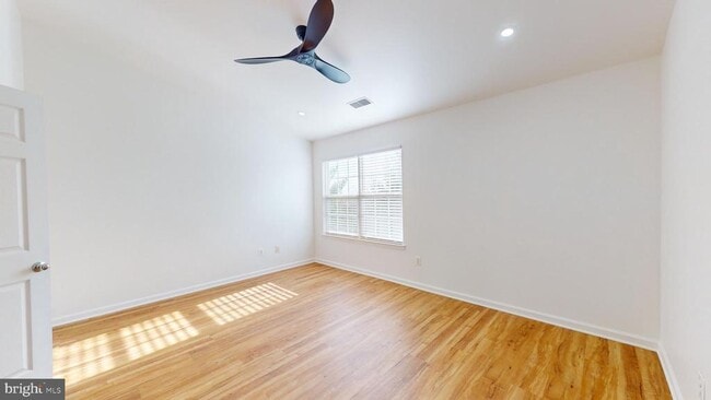 Building Photo - 527 Sparkleberry Terrace NE
