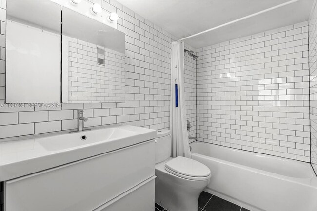 Building Photo - 770 Claughton Island Dr