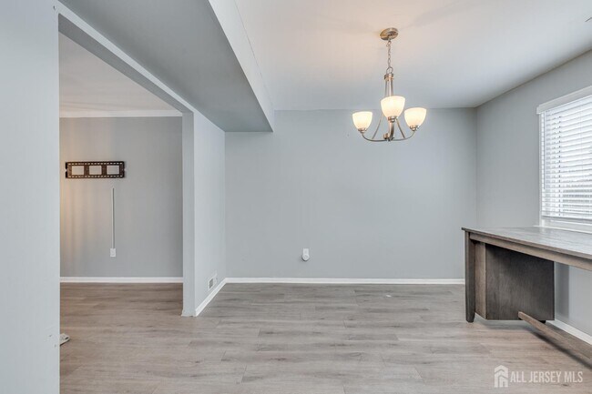 Building Photo - 45 Stratford Ln
