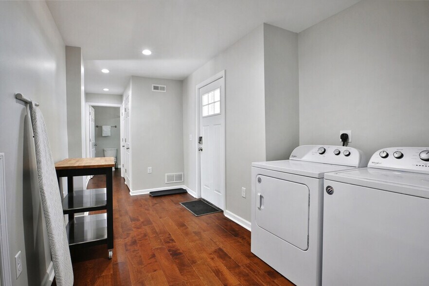 Building Photo - 137 E Tompkins St