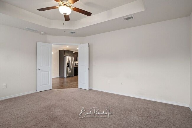 Building Photo - 5515 Peach Dr