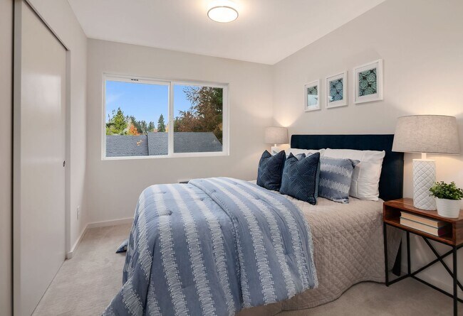 Building Photo - 4Bd/3.5Ba Shoreline Townhome