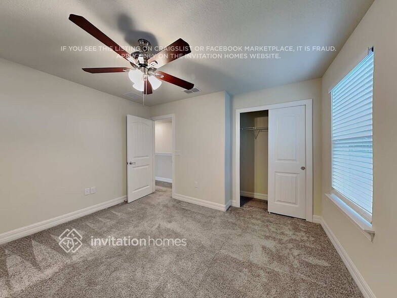 Building Photo - 5167 Royal Point Ave