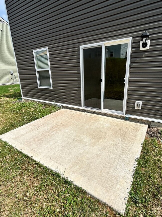 Building Photo - 632 Clay Dr