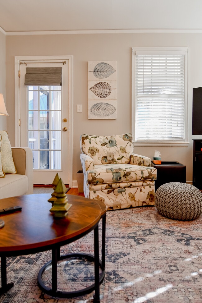 Building Photo - 2631 Oakland Ave